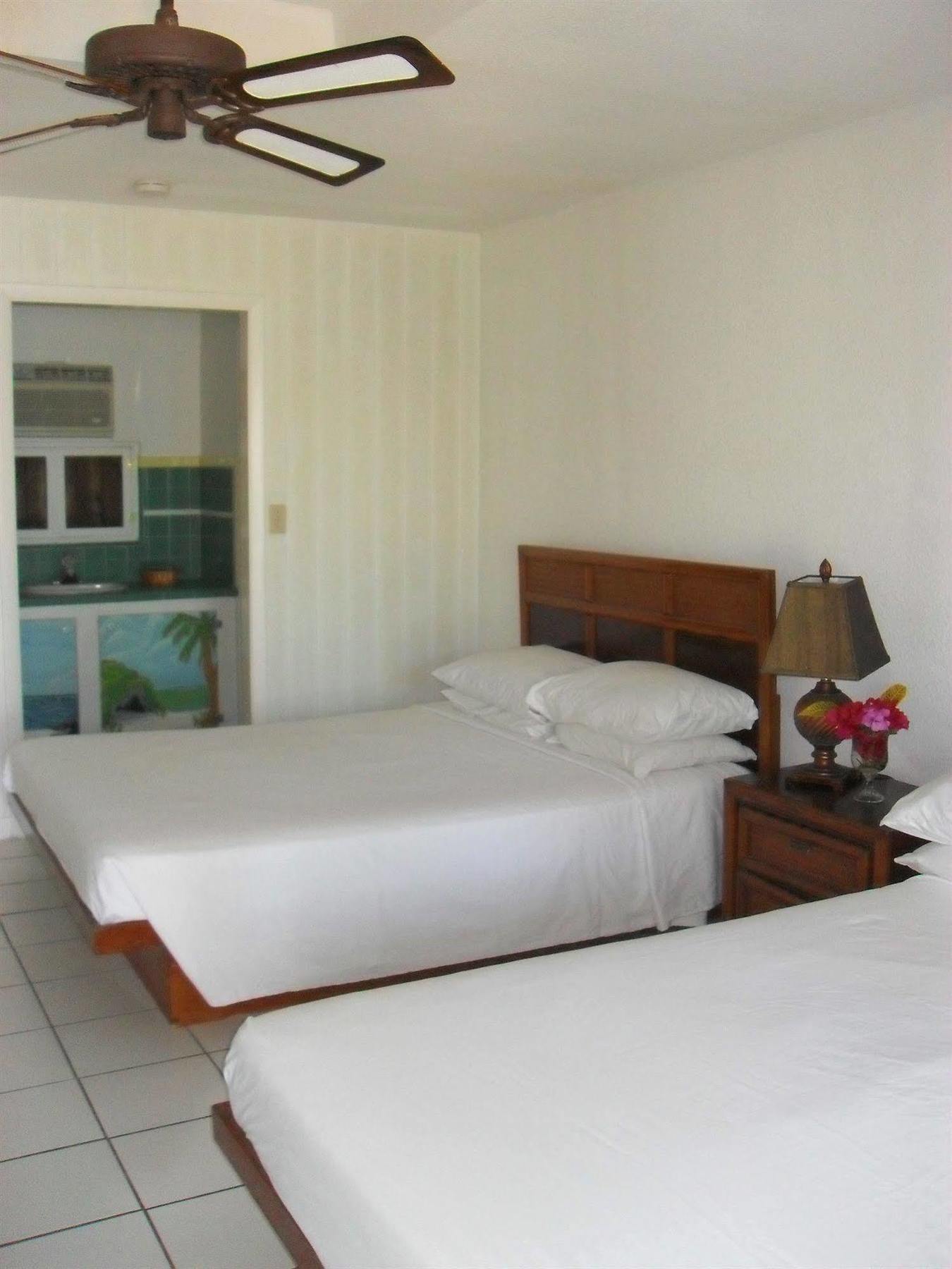 Pelican Beach Hotel Whitby Εξωτερικό φωτογραφία